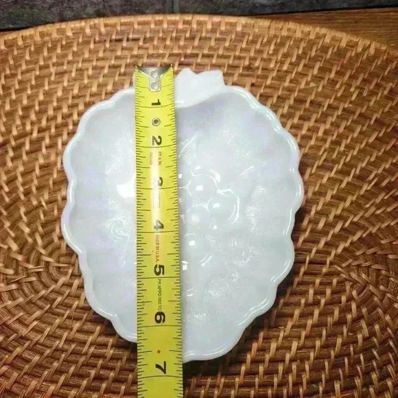 Vintage 7” x 6” Hazel Atlas Milk Glass Grape Trinket Candy Dish Grapes - Picture 4 of 5